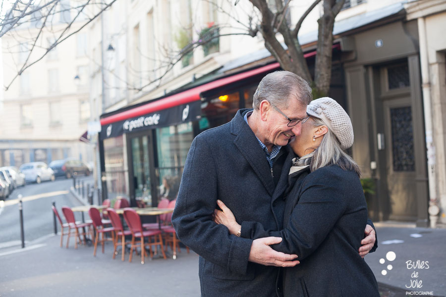 Paris photo session by Bulles de Joie: couple celebrating their 40th wedding anniversary by a photo session. See more at: http://www.bullesdejoie.net/2016/12/26/paris-photo-session-40th-anniversary/