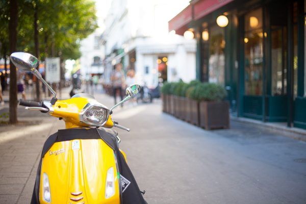 Rent a scooter to discover Paris on your Honeymoon | Bulles de Joie