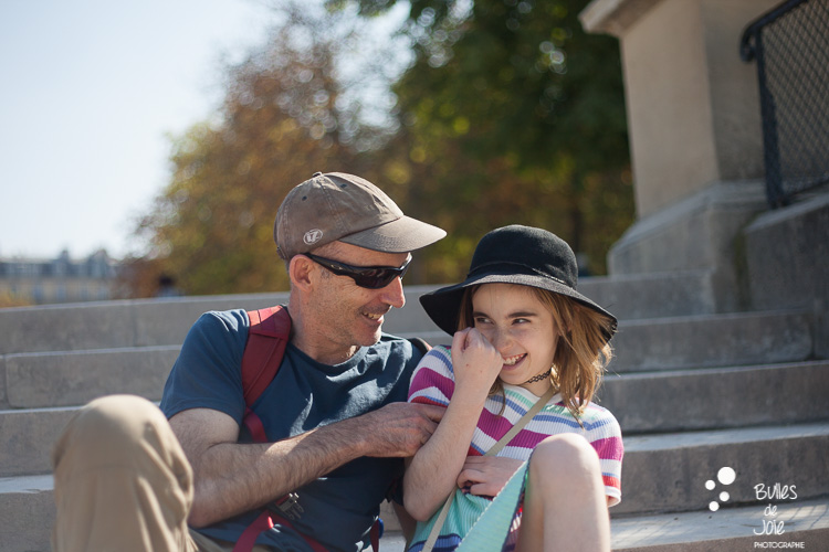 Dad and daughter during a fun and spontaneous family photo session in Jardin du Luxembourg, Paris