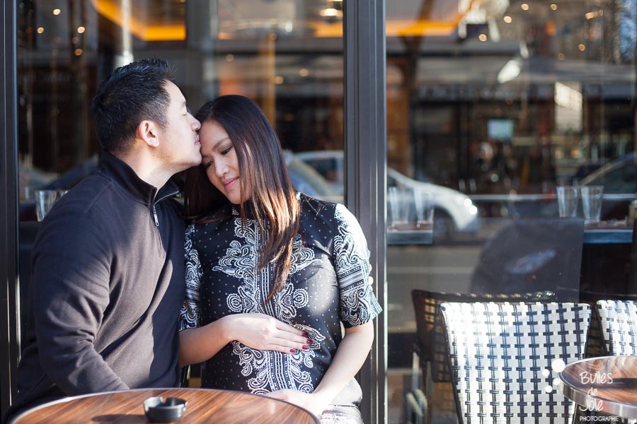 Babymoon photo session in a parisian cafe - Bulles de Joie, photographer of Happy People