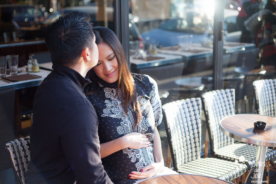 Babymoon photo session in a parisian cafe - Bulles de Joie, photographer of Happy People
