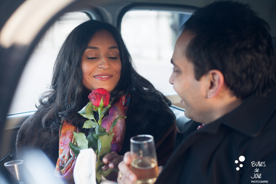 Romantic surpise proposal in Paris with champagne and rose in a vintage car | By Bulles de Joie, engagement photographer in Paris | See more at: https://www.bullesdejoie.net/2017/01/09/surprise-proposal-bir-hakeim-paris-eiffel-tower/