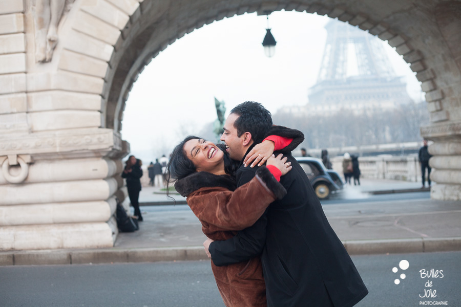 Romantic surprise proposal Eiffel Tower at Bir Hakeim | By Bulles de Joie, engagement photographer in Paris | See more at: https://www.bullesdejoie.net/2017/01/09/surprise-proposal-bir-hakeim-paris-eiffel-tower/