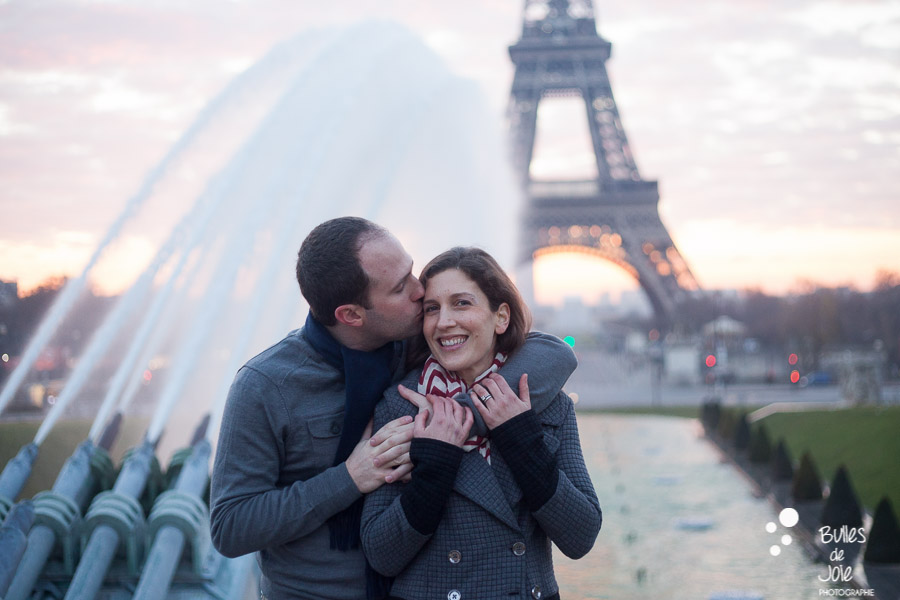 Paris wedding anniversary | Love photo session with Bulles de Joie, paris photographer of Happy People | See more at: https://www.bullesdejoie.net/2017/01/23/paris-wedding-anniversary-love-photo-session/