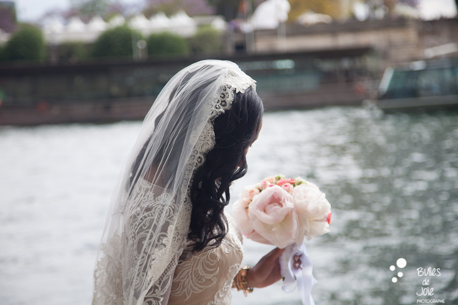 Elopement in paris - bride and her bouquet with the River Seine in the back. More photos of this elopement: