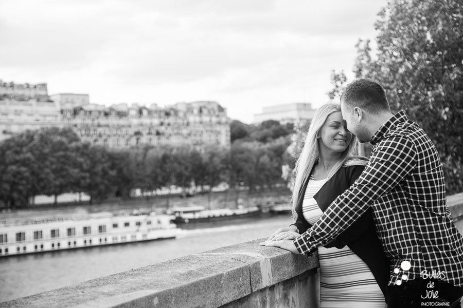 Romantic black and white engagement picture of a couple in Paris, suprise proposal Eiffel Tower