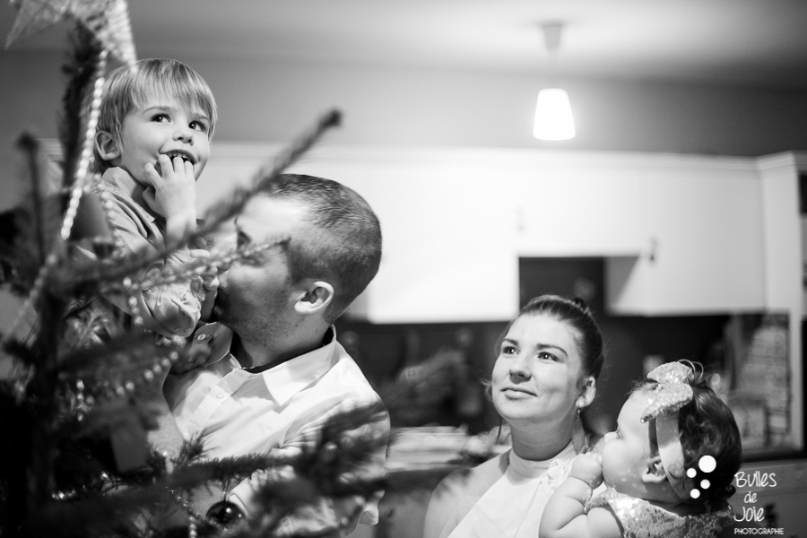 Paris Christmas family photoshoot - by Bulles de Joie, Paris family photographer