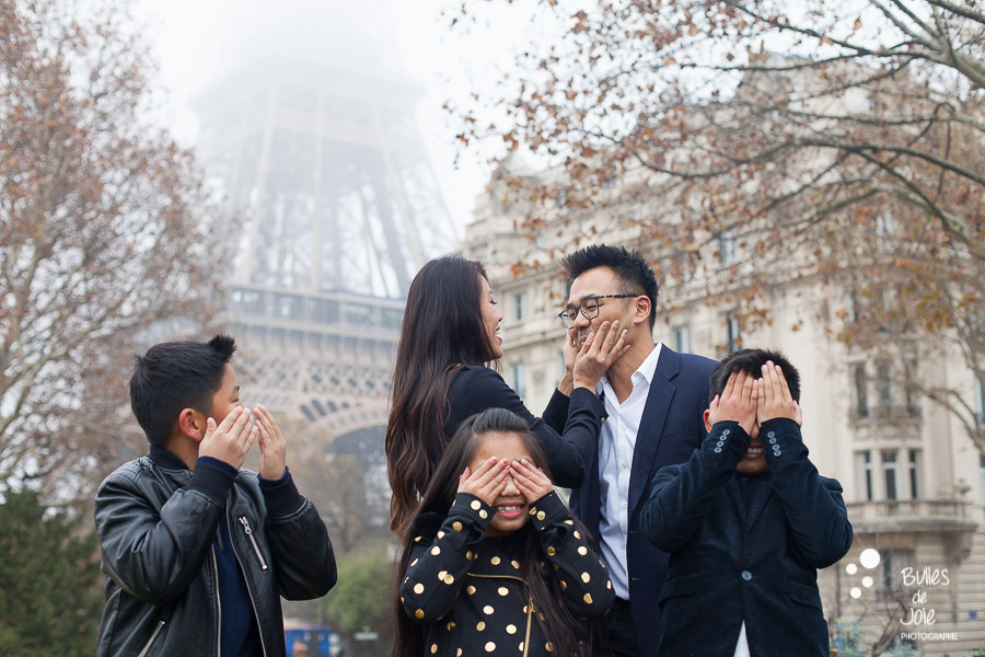 Paris Winter family photoshoot - photos by Bulles de Joie, Paris photographer expert in families