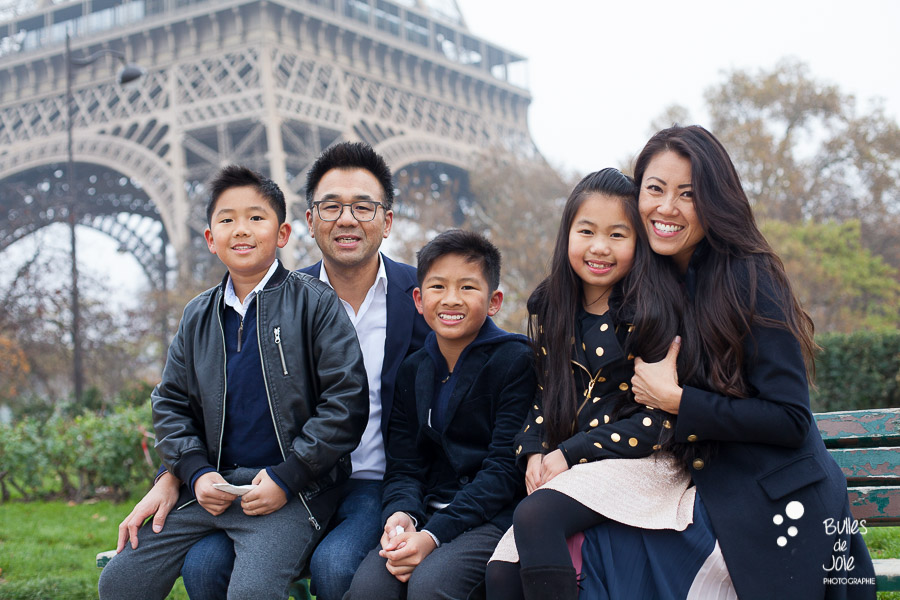 Paris Winter family photoshoot - photos by Bulles de Joie, Paris photographer expert in families