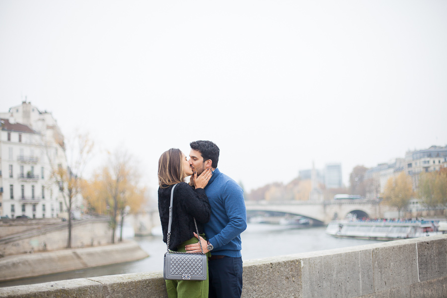 Romantic couple photoshoot in Paris, River Seine