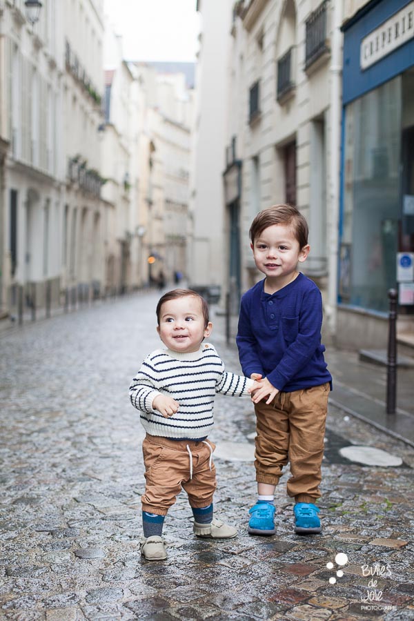 Family portraits of two brothers in Paris - Paris Family photographer (France)