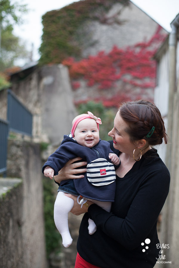 Bébé souriant lors d'une séance photos famille Automne Yvelines