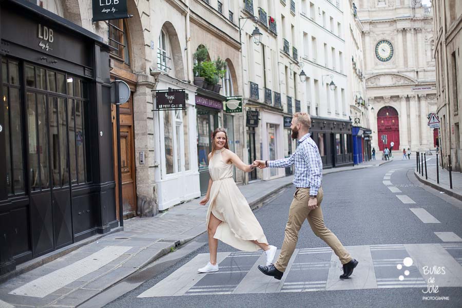 Séance photo en amoureux à Paris dans les rues du Marais