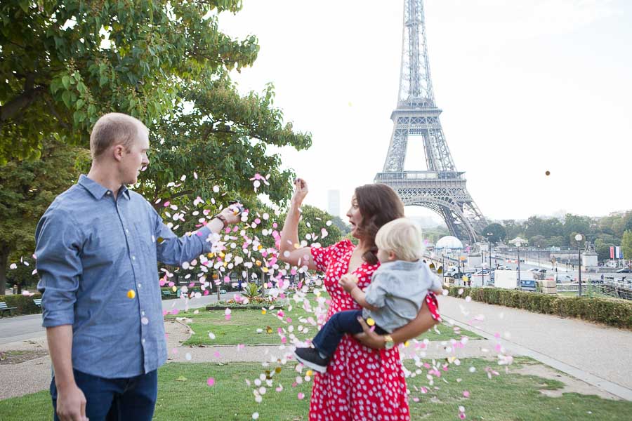 Baby gender reveal photoshoot in Paris, Eiffel Tower