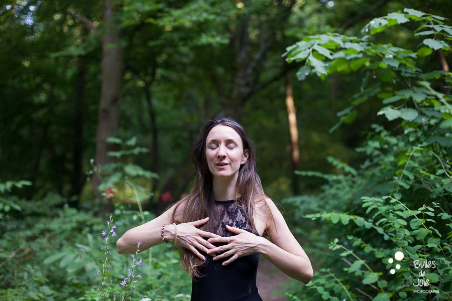 Shooting photo en extérieur, en forêt proche de Paris | Photographe portrait de femme solopreneure