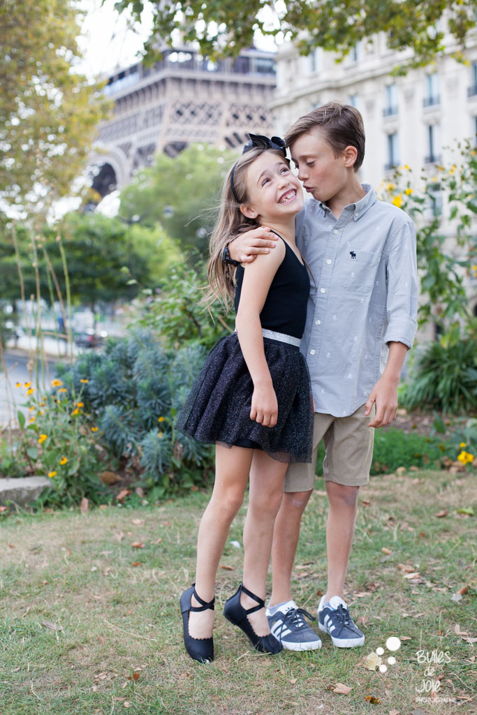 Brother and sister - Paris Family photographer