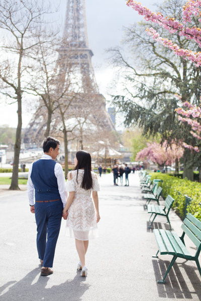 Eiffel Tower love session in Paris, France