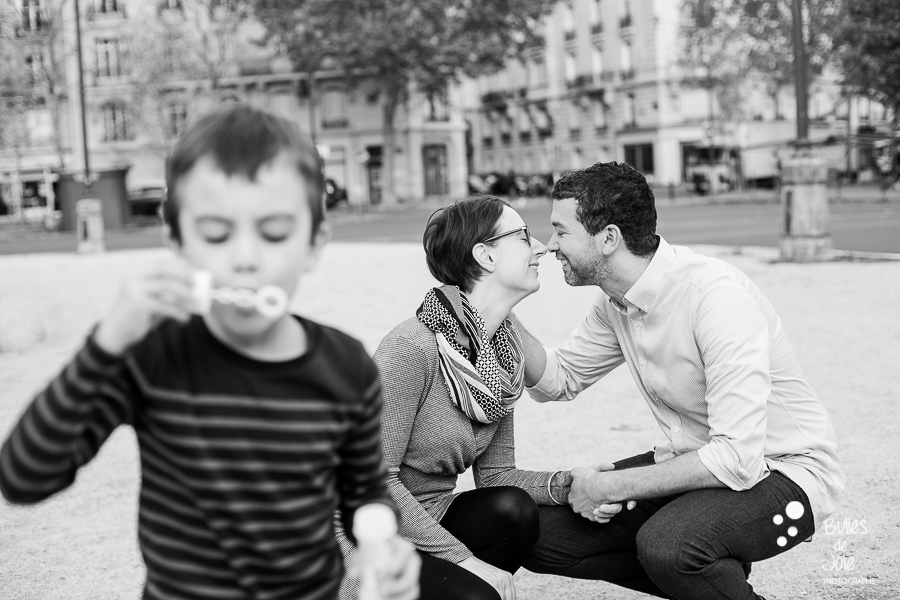 Paris expat lifestyle family photoshoot by Bulles de Joie