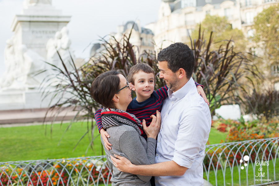 Paris expat family photoshoot - happy family shot