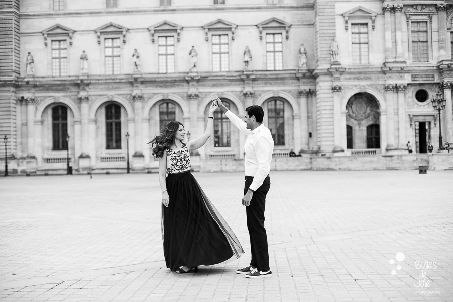 Paris love session- Paris couple photographer (Honeymoon / Wedding anniversary / Engagement)
