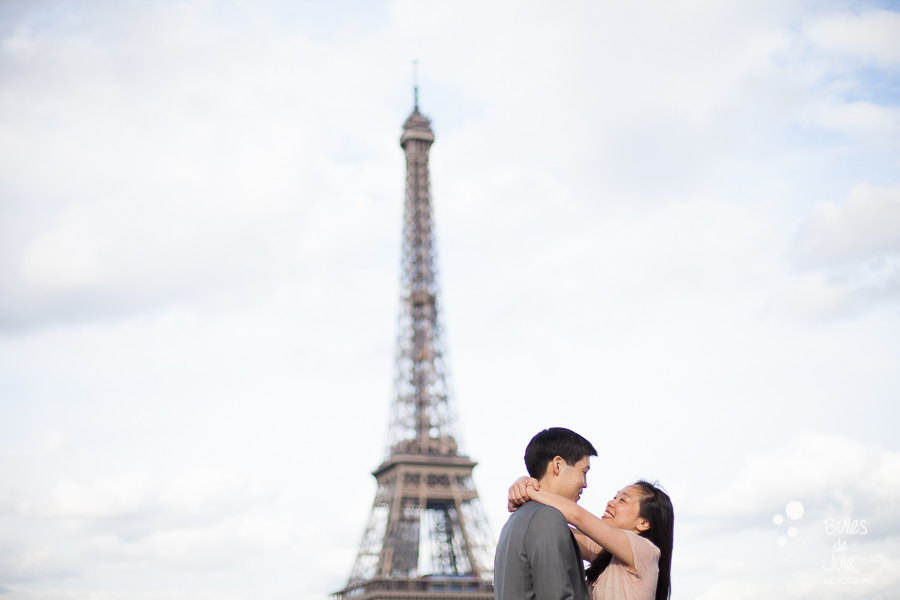Paris love photo session at Eiffel Tower