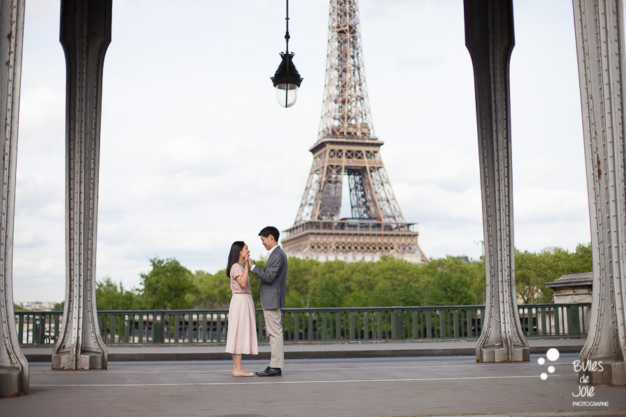 Paris love photo session - Engagement photographer in Paris