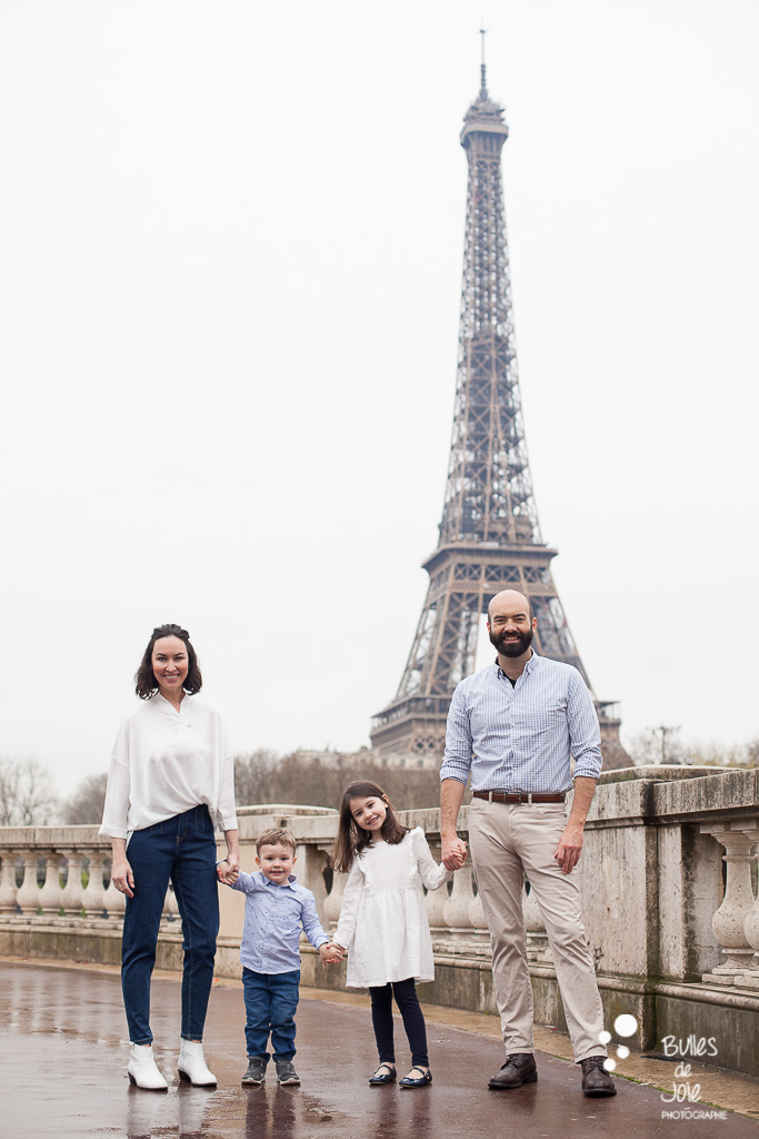Family pictures at the Eiffel Tower (one hour package)