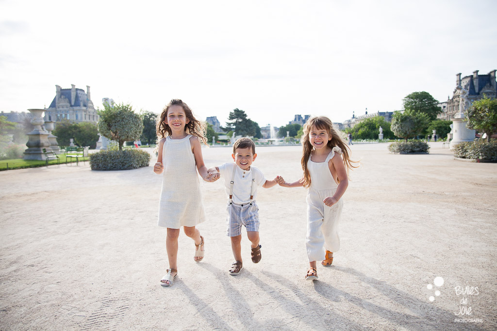 Family photoshoot in Paris at the Tuileries garden