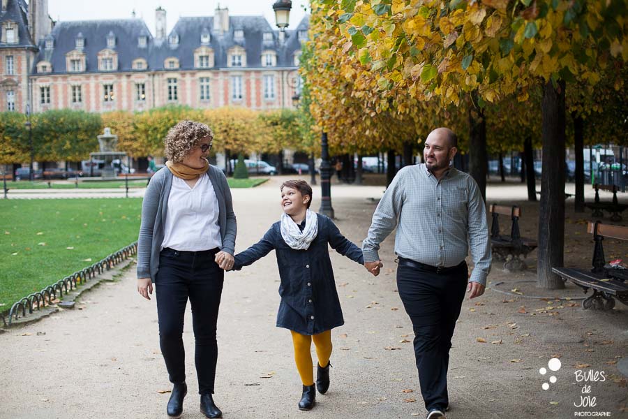 Happy family photoshoot in Paris