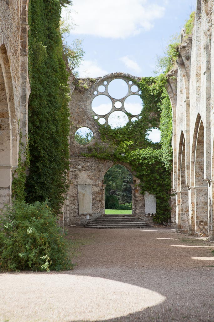 Idée de lieu pour une séance photo en extérieur : l'abbaye des Vaux de Cernay, 78