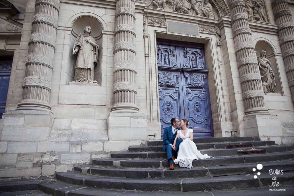 Photos en amoureux après mariage civil à la mairie - photographe couple Paris