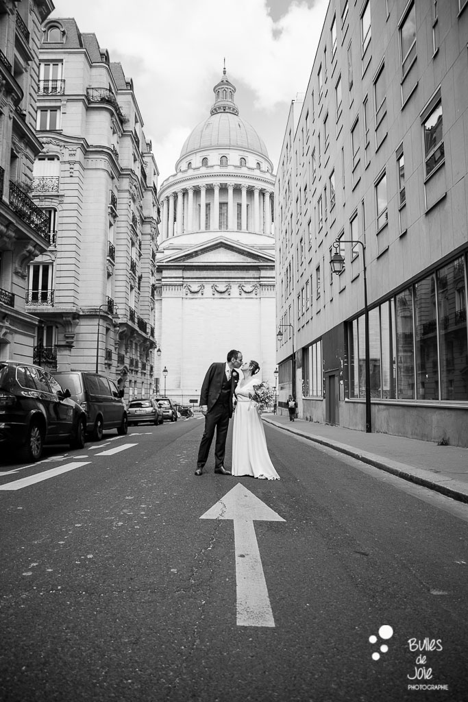 Photos de couple Panthéon Paris 5e - photographe mariage civil Paris