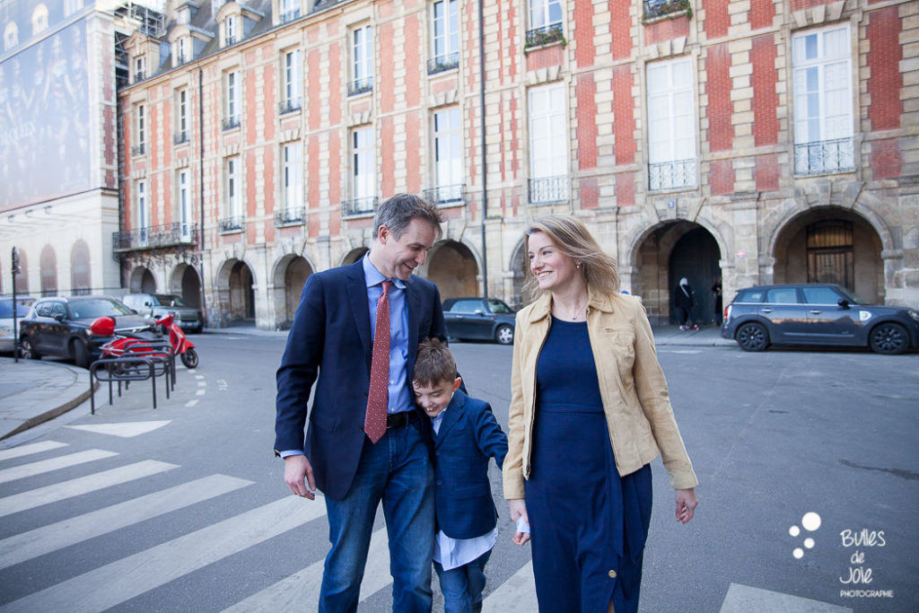 Family walking down the parisian streets in the Marais district